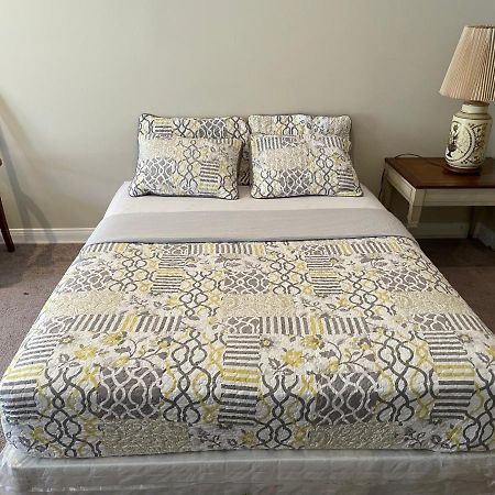 Huge Private Master Bedroom W Full Private Bathroom, Jacuzzi Bath & Tv, Wifi & Ac & Private Fridge & Private Room Entrance Carson Exterior photo
