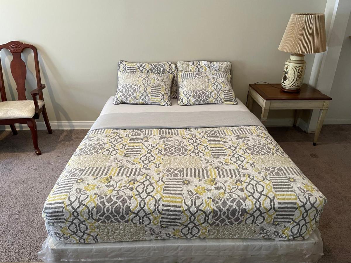 Huge Private Master Bedroom W Full Private Bathroom, Jacuzzi Bath & Tv, Wifi & Ac & Private Fridge & Private Room Entrance Carson Exterior photo