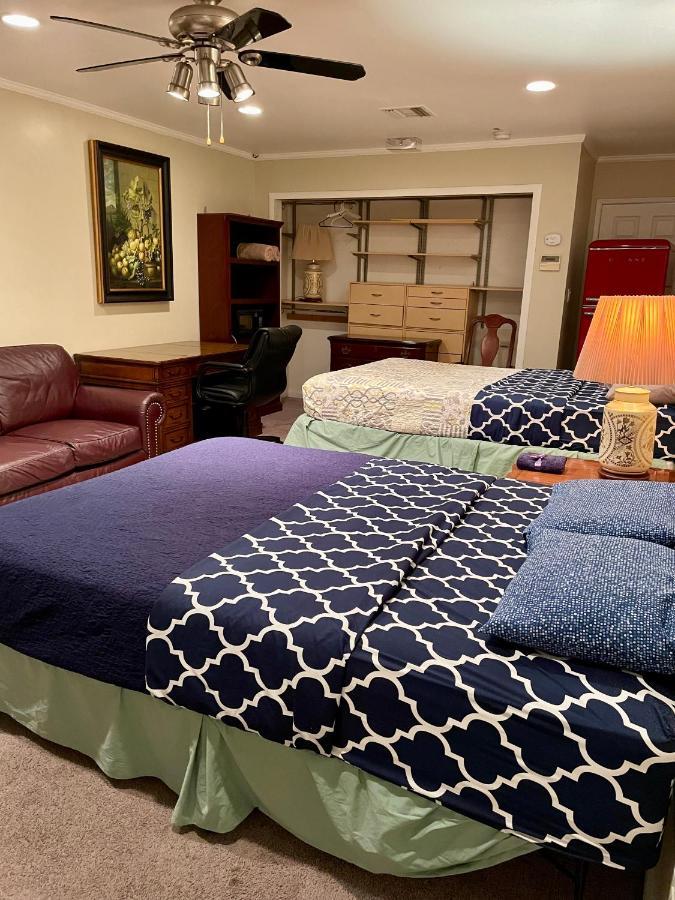 Huge Private Master Bedroom W Full Private Bathroom, Jacuzzi Bath & Tv, Wifi & Ac & Private Fridge & Private Room Entrance Carson Exterior photo