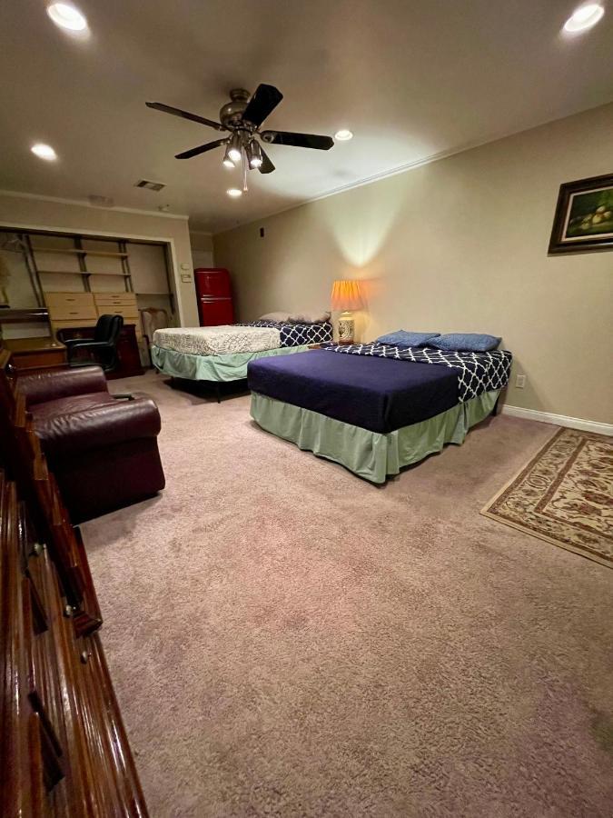 Huge Private Master Bedroom W Full Private Bathroom, Jacuzzi Bath & Tv, Wifi & Ac & Private Fridge & Private Room Entrance Carson Exterior photo
