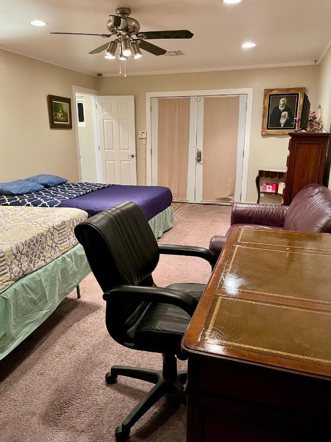 Huge Private Master Bedroom W Full Private Bathroom, Jacuzzi Bath & Tv, Wifi & Ac & Private Fridge & Private Room Entrance Carson Exterior photo